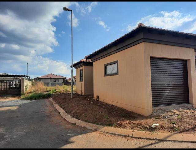 3 BEDROOM HOUSE FOR SALE IN VANDERBIJLPARK CE7